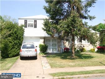 9742 Susan Road Philadelphia, PA 19115 - Photo 1 of 12 Exterior Front