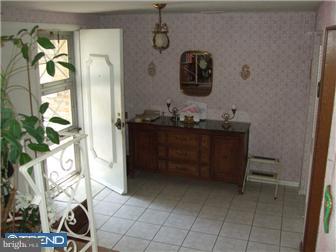9742 Susan Road Philadelphia, PA 19115 - Photo 7 of 12 Foyer