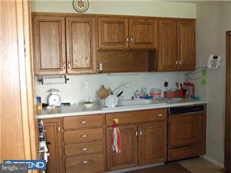 9742 Susan Road Philadelphia, PA 19115 - Photo 10 of 12 Kitchen