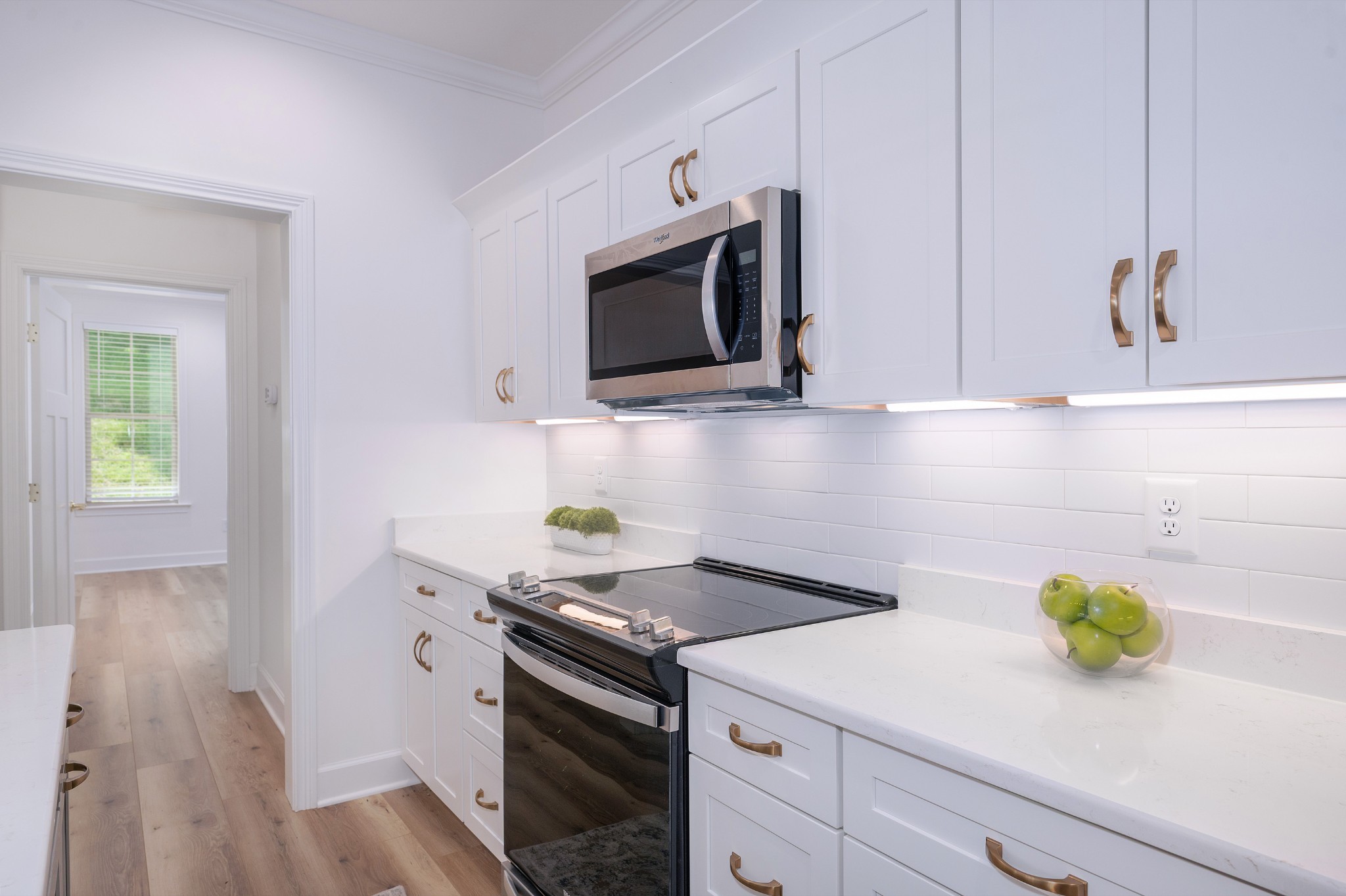 116 Nickolas Circle Lebanon, TN 37087 - Photo 10 of 32 a kitchen with a microwave and a sink