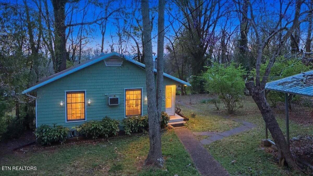 116 South Walker Lane Oak Ridge, TN 37830 - Photo 22 of 22 01-Front_twilight_01813867