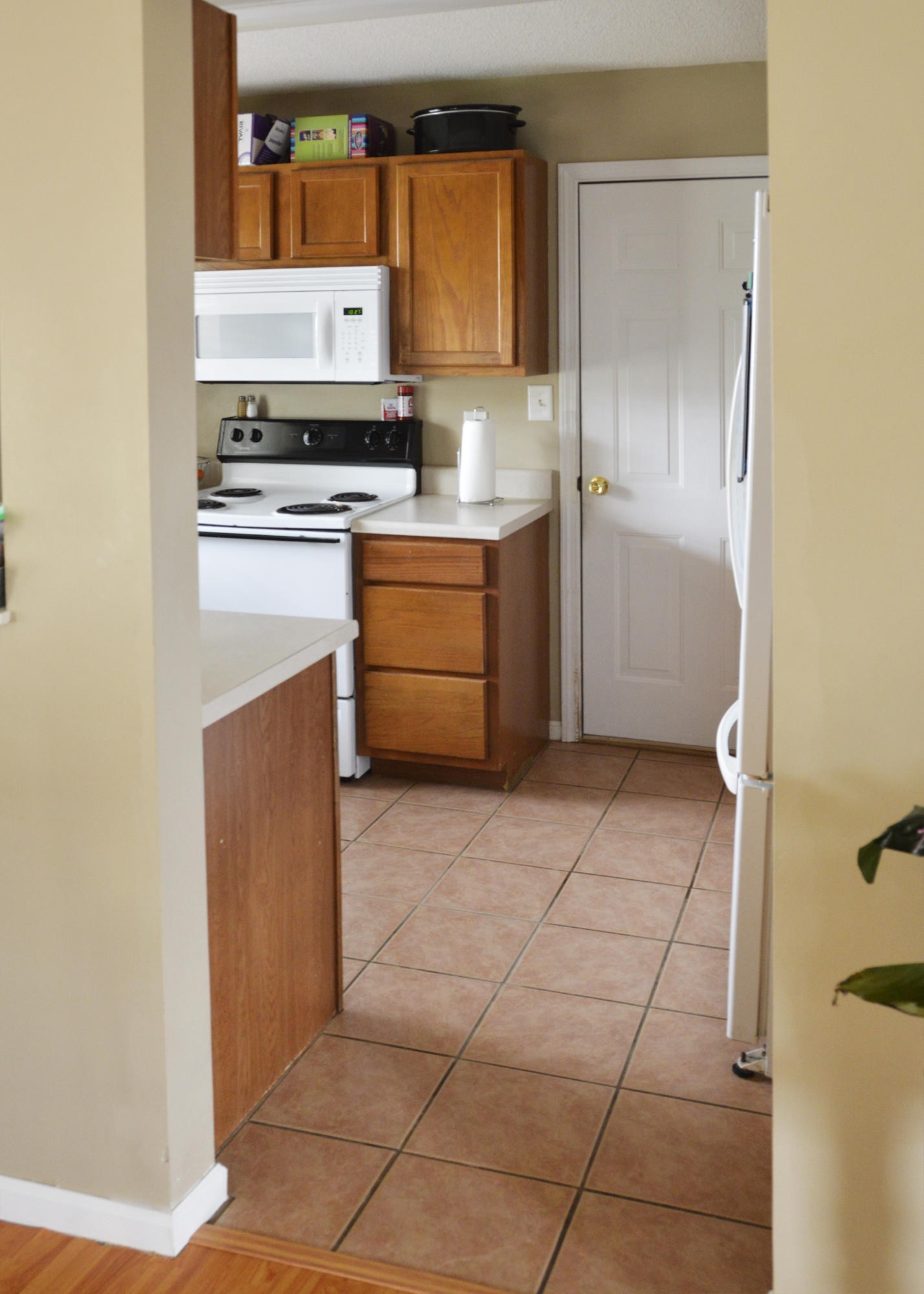 7725 Ralph Youmans Road Corryton, TN 37721 - Photo 7 of 17 a kitchen with a stove a sink and a refrigerator