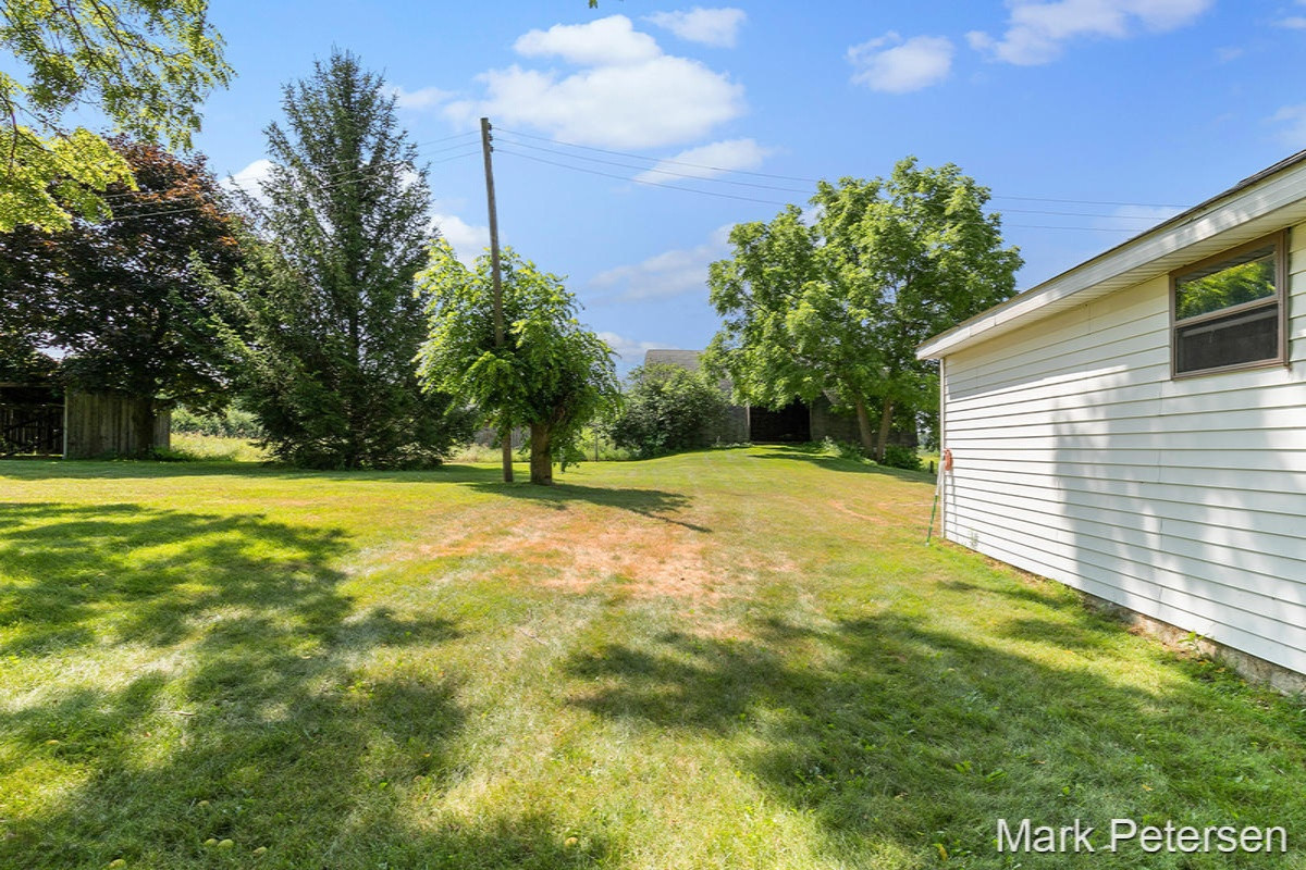 7652 Lincoln Lake Road Northeast Belding, MI 48809 - Photo 20 of 24 IMG_1019