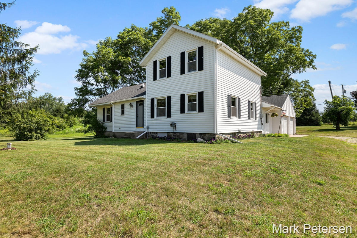7652 Lincoln Lake Road Northeast Belding, MI 48809 - Photo 2 of 24 IMG_1001