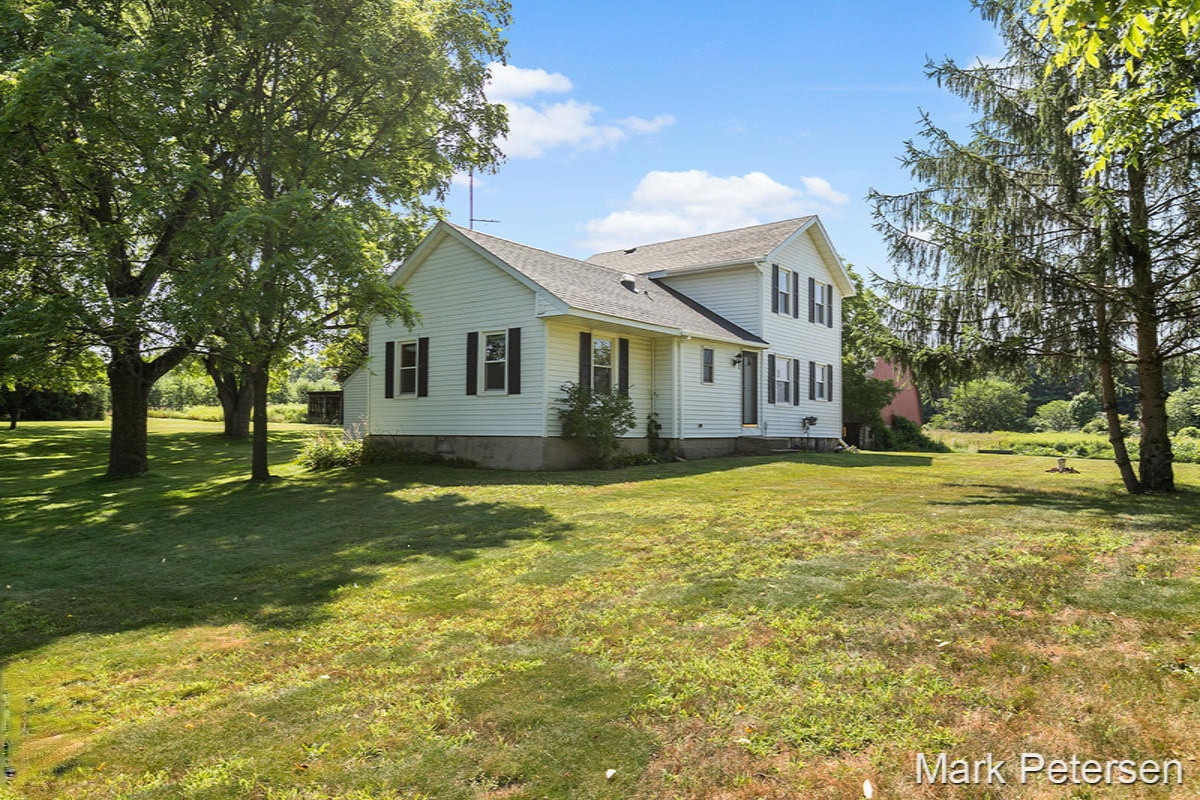 7652 Lincoln Lake Road Northeast Belding, MI 48809 - Photo 3 of 24 IMG_1002