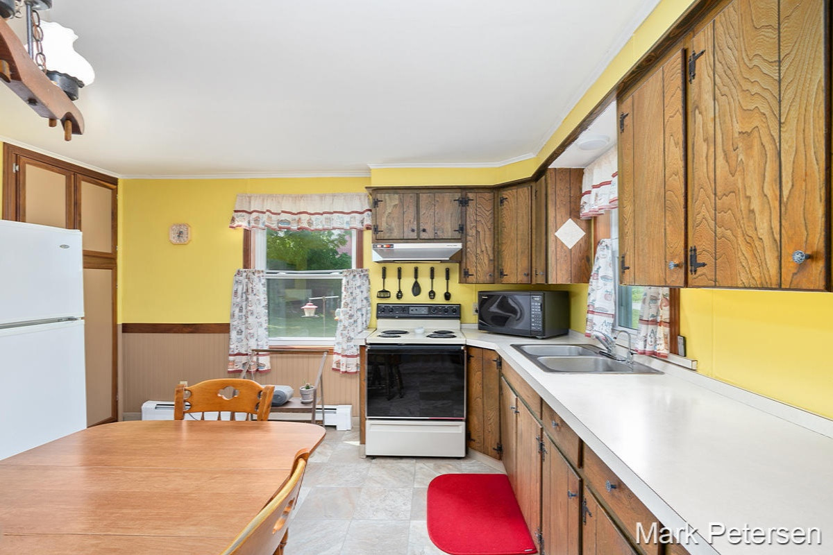 7652 Lincoln Lake Road Northeast Belding, MI 48809 - Photo 6 of 24 IMG_1005
