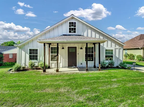 $528,000 | 204 East Kenny Drive, West Tawakoni, TX 75474