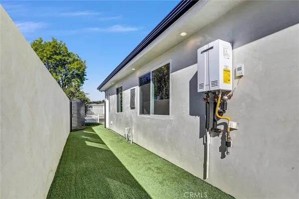 a view of house with backyard