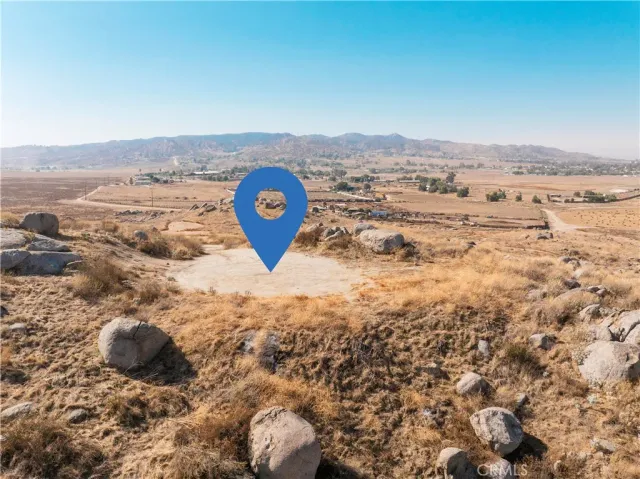 a view of a sky from a yard