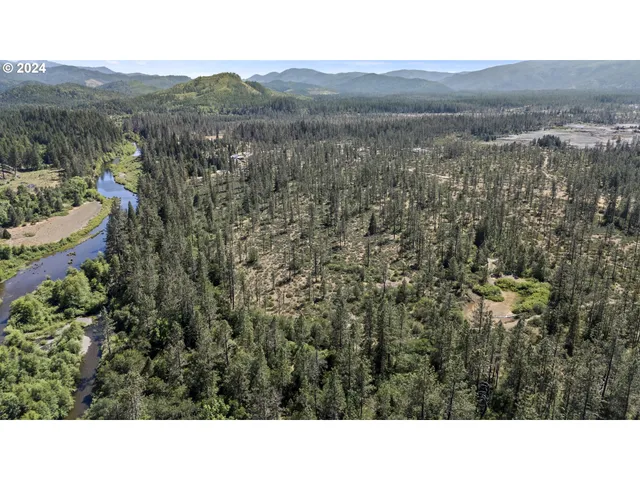 a black and white photo of a city