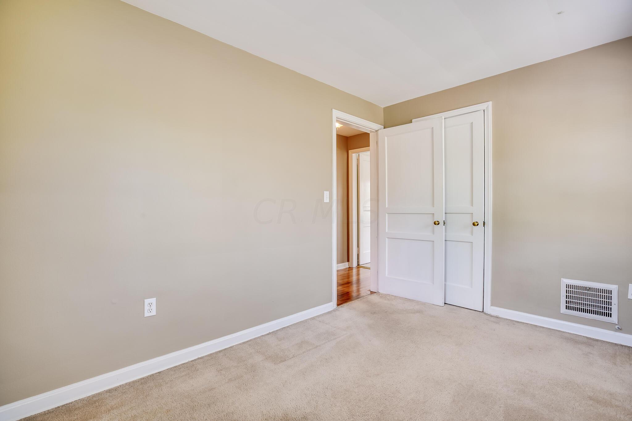 2052 Ridgeview Road Columbus, OH 43221 - Photo 11 of 31