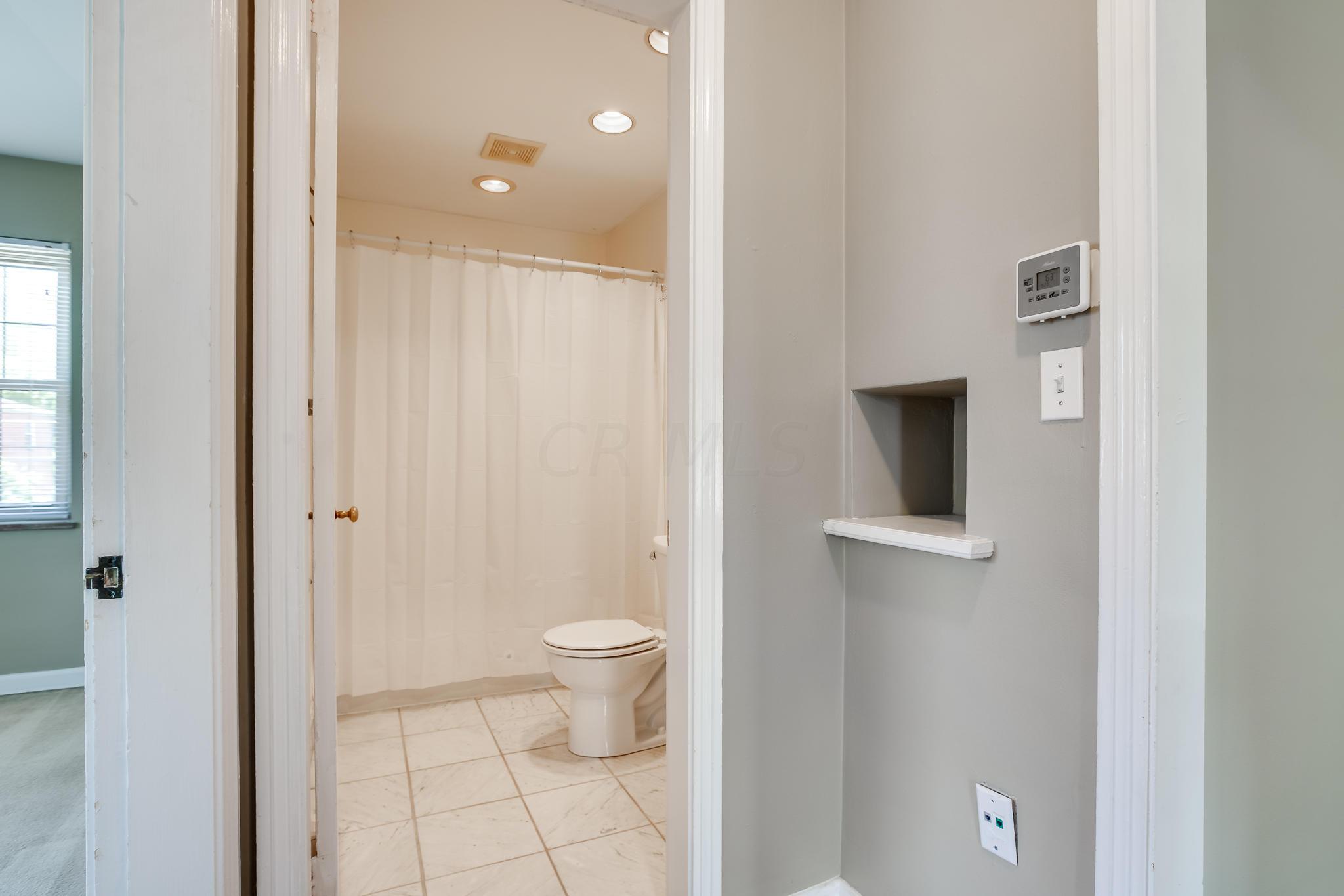 2052 Ridgeview Road Columbus, OH 43221 - Photo 13 of 31