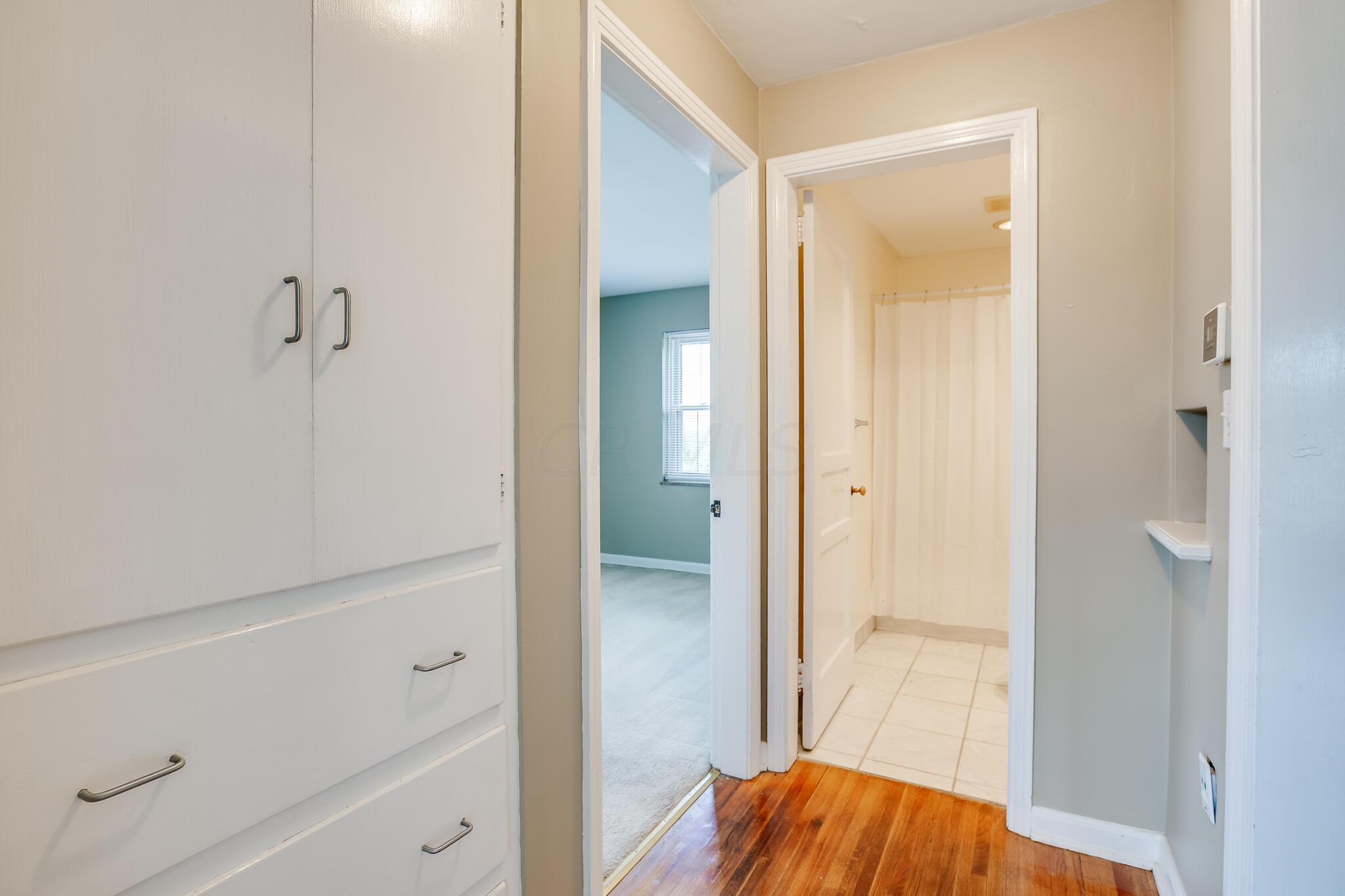2052 Ridgeview Road Columbus, OH 43221 - Photo 14 of 31