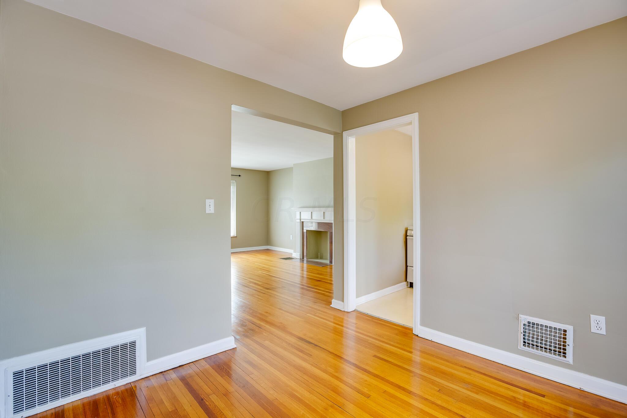 2052 Ridgeview Road Columbus, OH 43221 - Photo 16 of 31