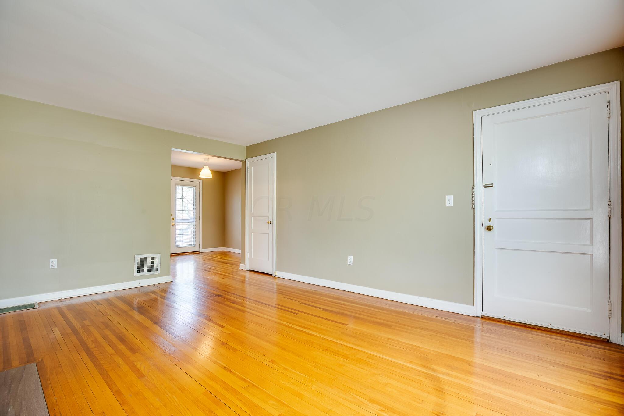 2052 Ridgeview Road Columbus, OH 43221 - Photo 5 of 31