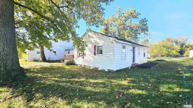 $395,000 | 200 West 12th Street, Johnston City, IL 62951