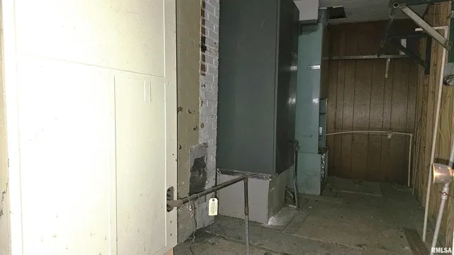 $395,000 | 200 West 12th Street, Johnston City, IL 62951