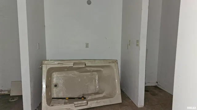 $395,000 | 200 West 12th Street, Johnston City, IL 62951