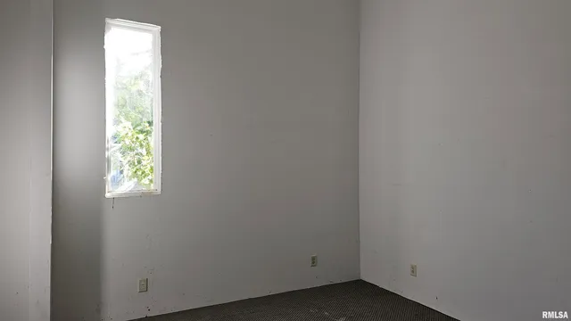 $395,000 | 200 West 12th Street, Johnston City, IL 62951