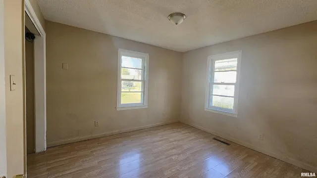 $395,000 | 200 West 12th Street, Johnston City, IL 62951