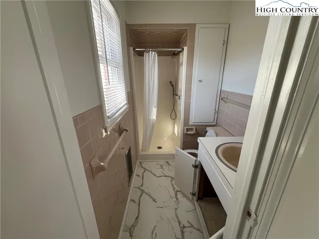 $2,500 | 1864 Deerfield Road, Unit 1, Boone, NC 28607