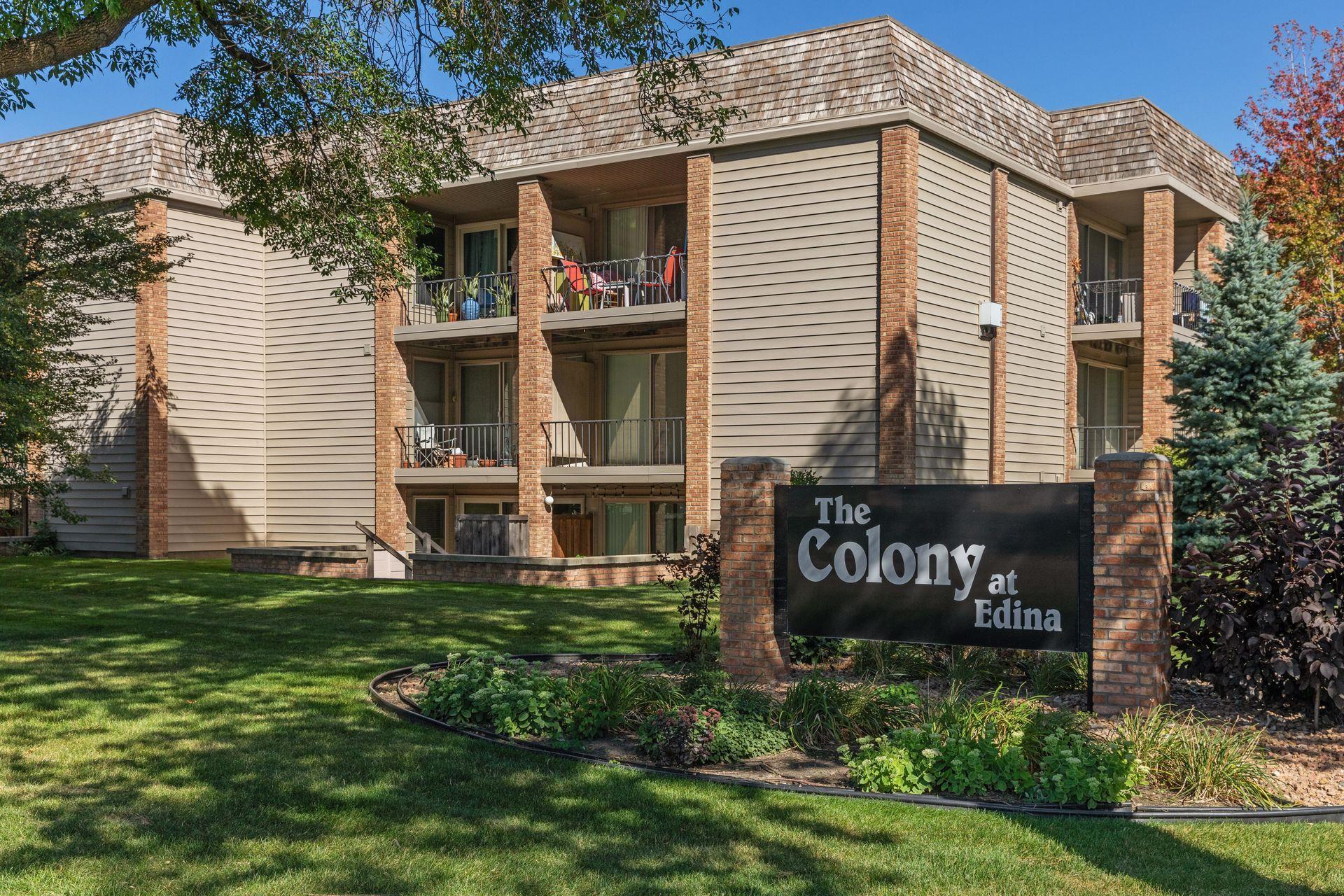 6423 Colony Way, Unit 1B Edina, MN 55435 - Photo 2 of 20 Gallery Image 2