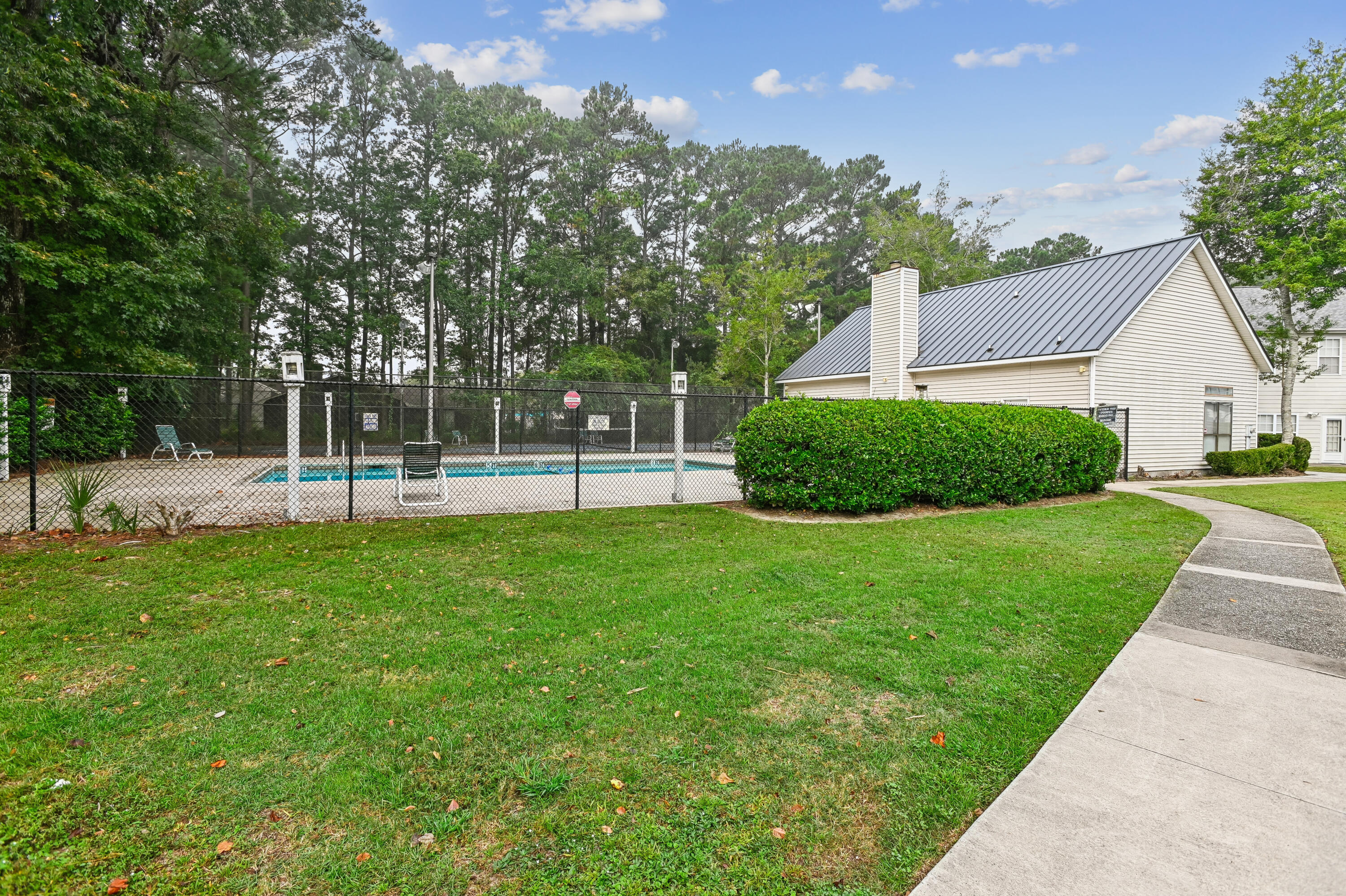905 Burnley Road, Unit D Charleston, SC 29414 - Photo 33 of 44 4-Shaftesbury_Woods_Pool