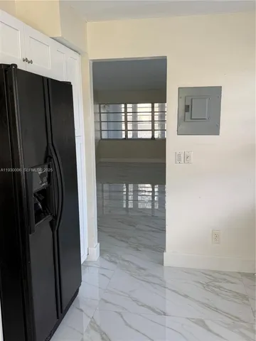 $2,300 | 1400 Northeast 191st Street, Unit 112, Miami, FL 33179