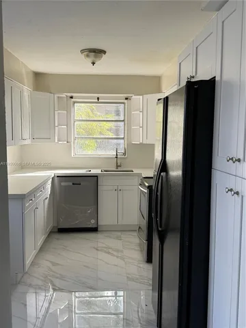 $2,300 | 1400 Northeast 191st Street, Unit 112, Miami, FL 33179