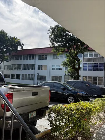 $2,300 | 1400 Northeast 191st Street, Unit 112, Miami, FL 33179