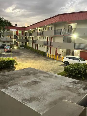 $2,300 | 1400 Northeast 191st Street, Unit 112, Miami, FL 33179