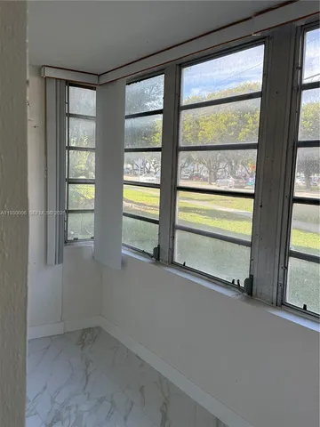 $2,300 | 1400 Northeast 191st Street, Unit 112, Miami, FL 33179