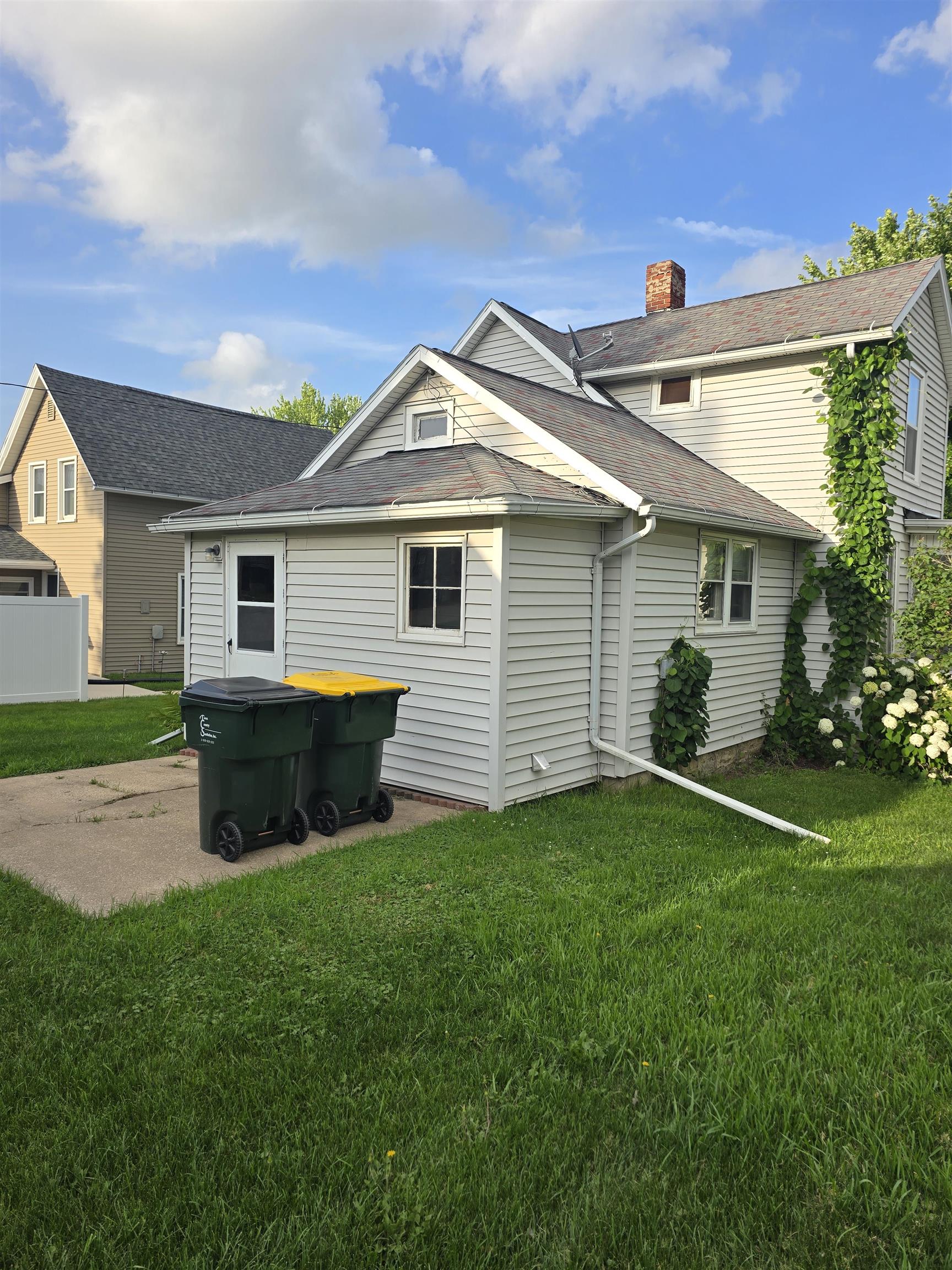 335 South Adams Street Lancaster, WI 53813 - Photo 3 of 25