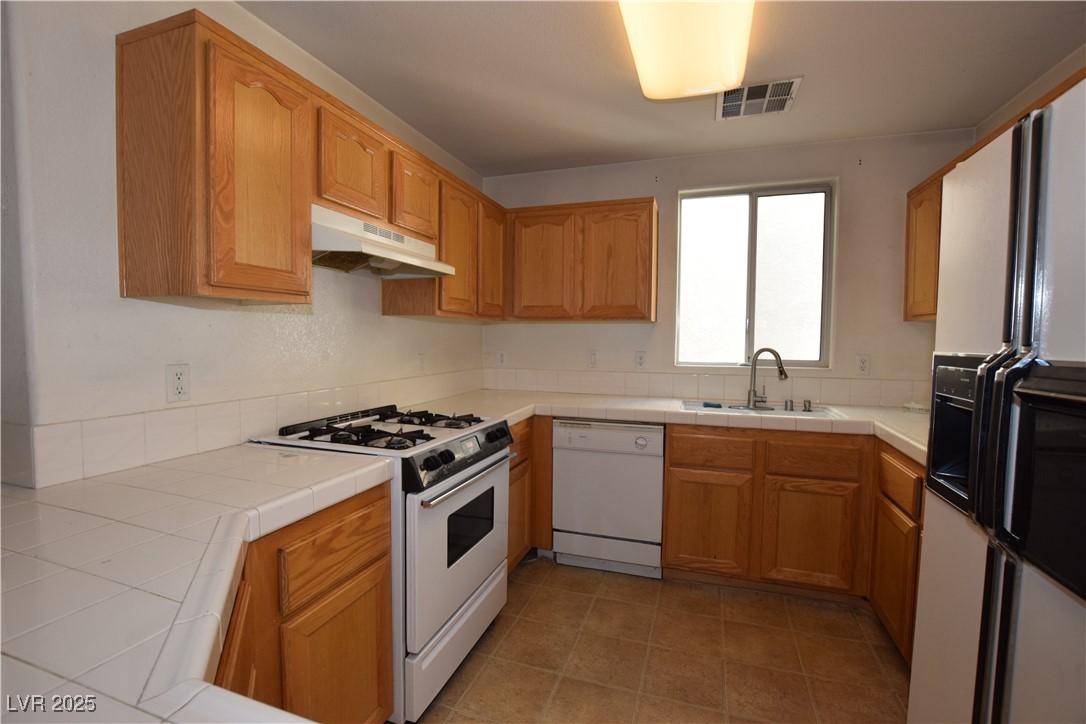 7322 Phlox Road Las Vegas, NV 89113 - Photo 16 of 47 lots of counter tops