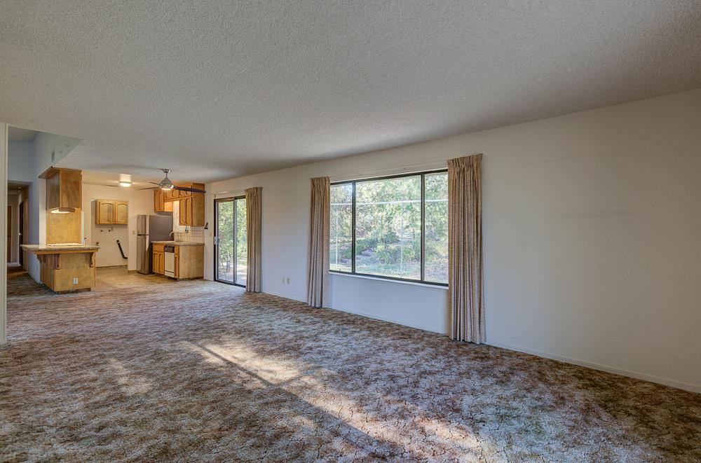 27266 Twin Ponds Road Clovis, CA 93619 - Photo 18 of 45 a big room with closet and windows