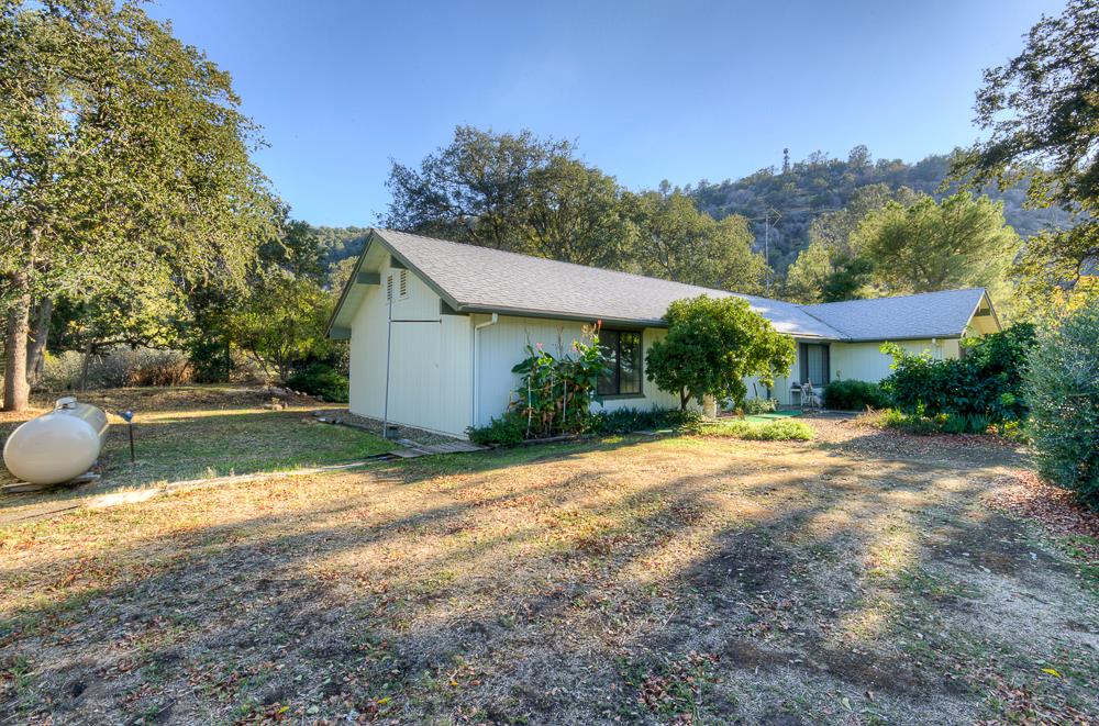 27266 Twin Ponds Road Clovis, CA 93619 - Photo 2 of 45 a view of a house with pool and a yard