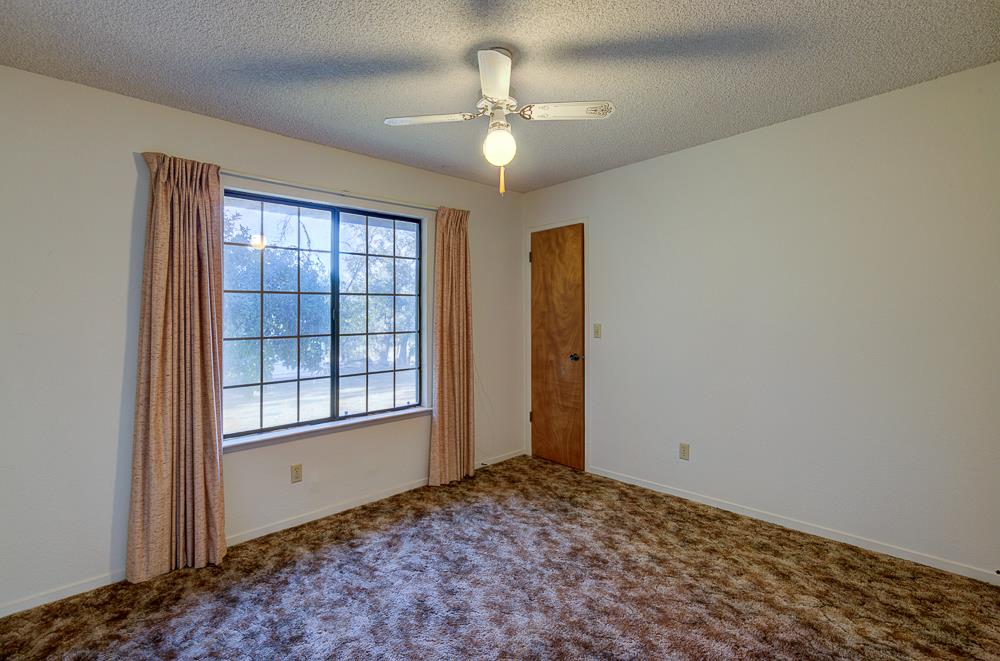 27266 Twin Ponds Road Clovis, CA 93619 - Photo 28 of 45 a view of an empty room with a window