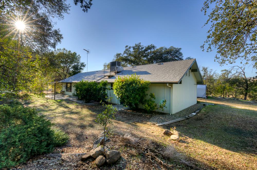 27266 Twin Ponds Road Clovis, CA 93619 - Photo 36 of 45 a view of a back yard