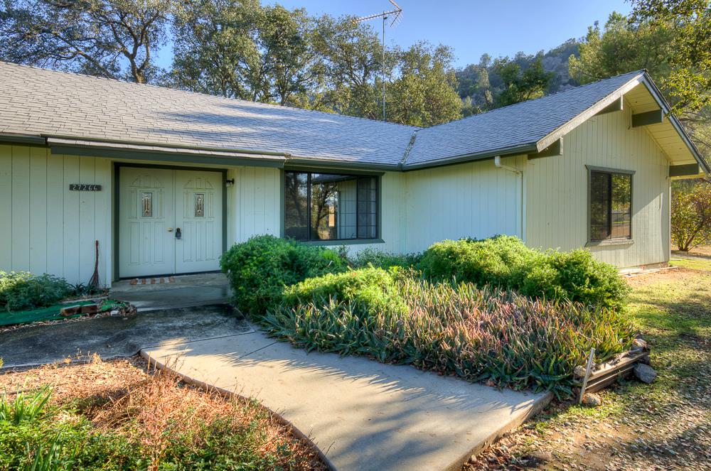 27266 Twin Ponds Road Clovis, CA 93619 - Photo 9 of 45 a view of a house with a small yard