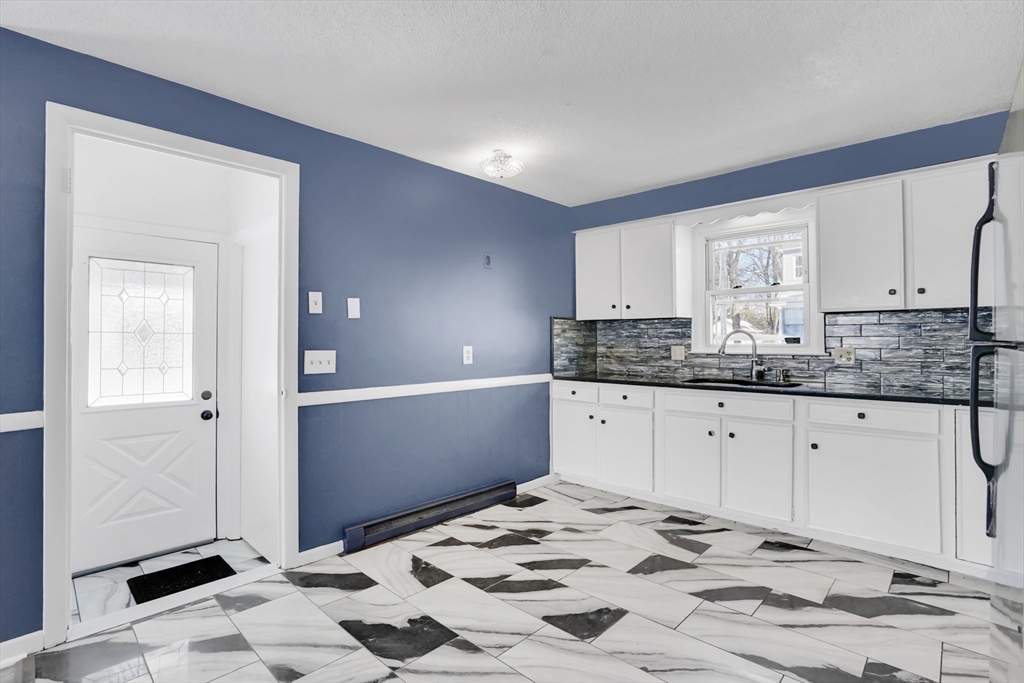 9 Utica Street Springfield, MA 01104 - Photo 11 of 29