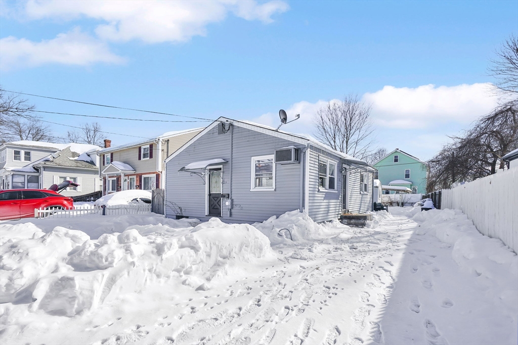 9 Utica Street Springfield, MA 01104 - Photo 2 of 29