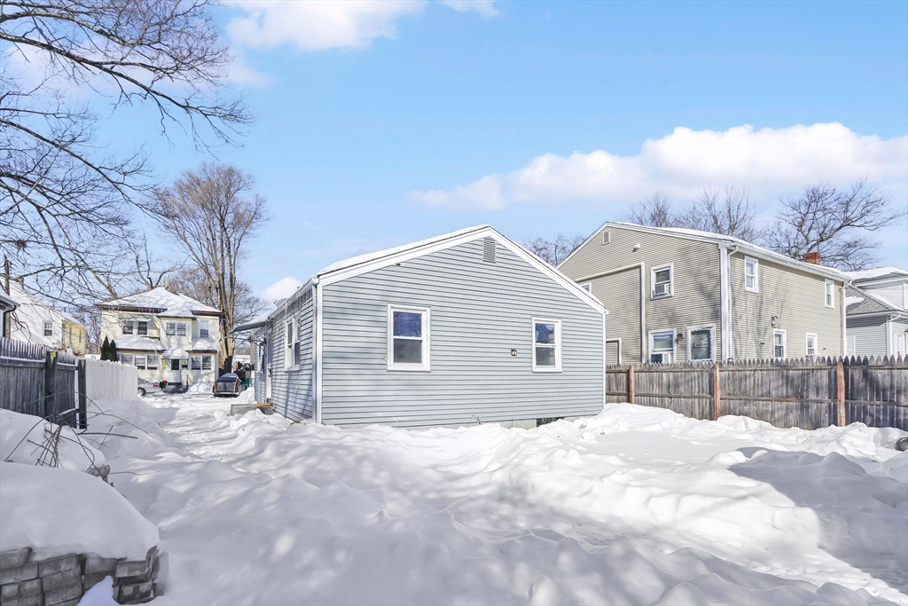 9 Utica Street Springfield, MA 01104 - Photo 4 of 29