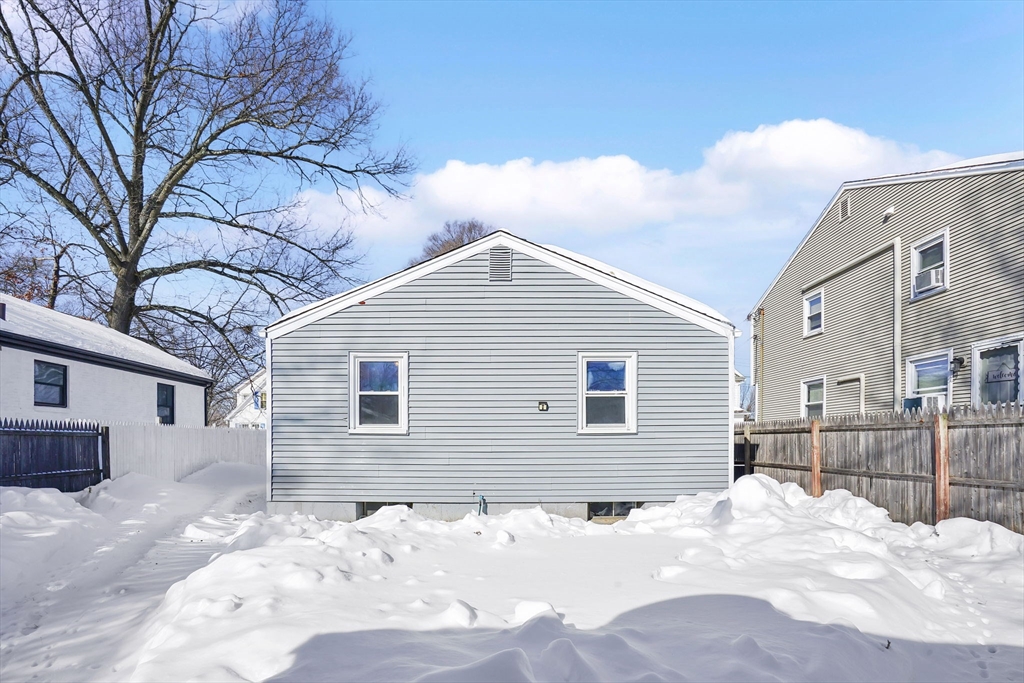 9 Utica Street Springfield, MA 01104 - Photo 5 of 29