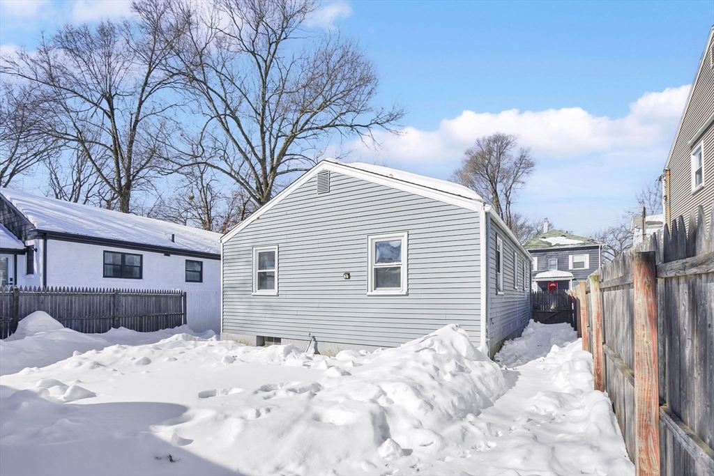 9 Utica Street Springfield, MA 01104 - Photo 6 of 29