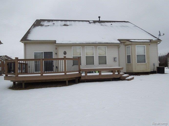 3271 Wren Lane Rochester, MI 48309 - Photo 19 of 20 3271 deck.jpg