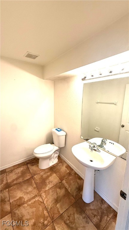 5224 Glenlivet Road Fort Myers, FL 33907 - Photo 8 of 19 a bathroom with a sink toilet and mirror