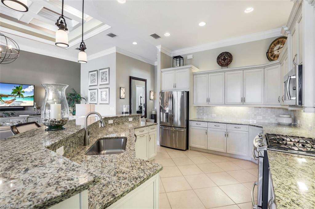 6510 Roma Way Naples, FL 34113 - Photo 14 of 40 Kitchen