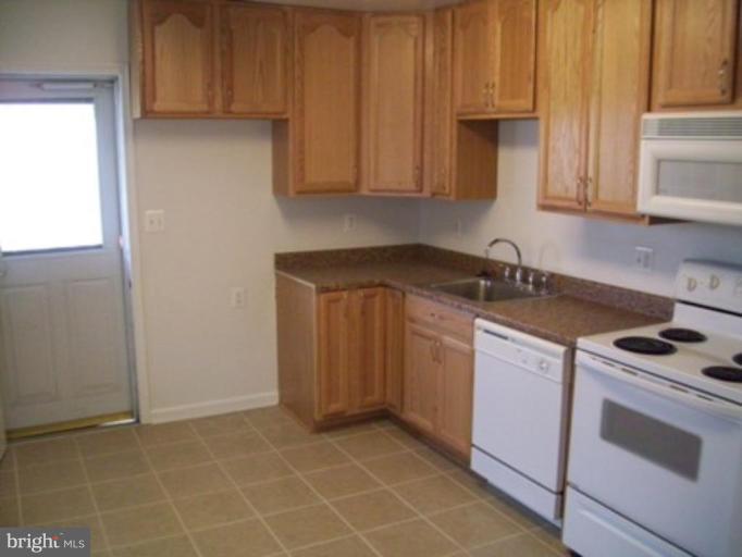 819 Martin Road Essex, MD 21221 - Photo 18 of 18 Kitchen