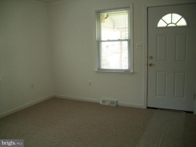 819 Martin Road Essex, MD 21221 - Photo 5 of 18 Living Room
