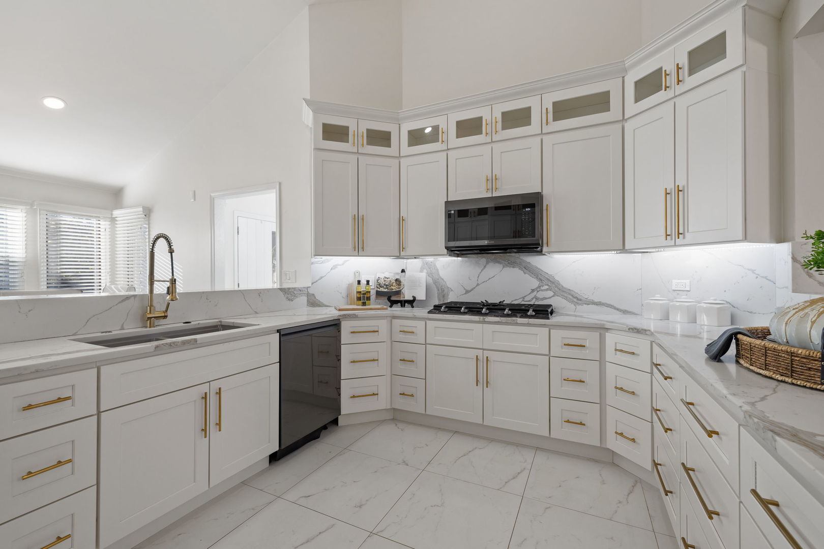 5 Bel Aire Court Burr Ridge, IL 60527 - Photo 9 of 40